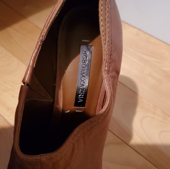 BCBGMAXAZRIA Platforms - Picture 4 of 5